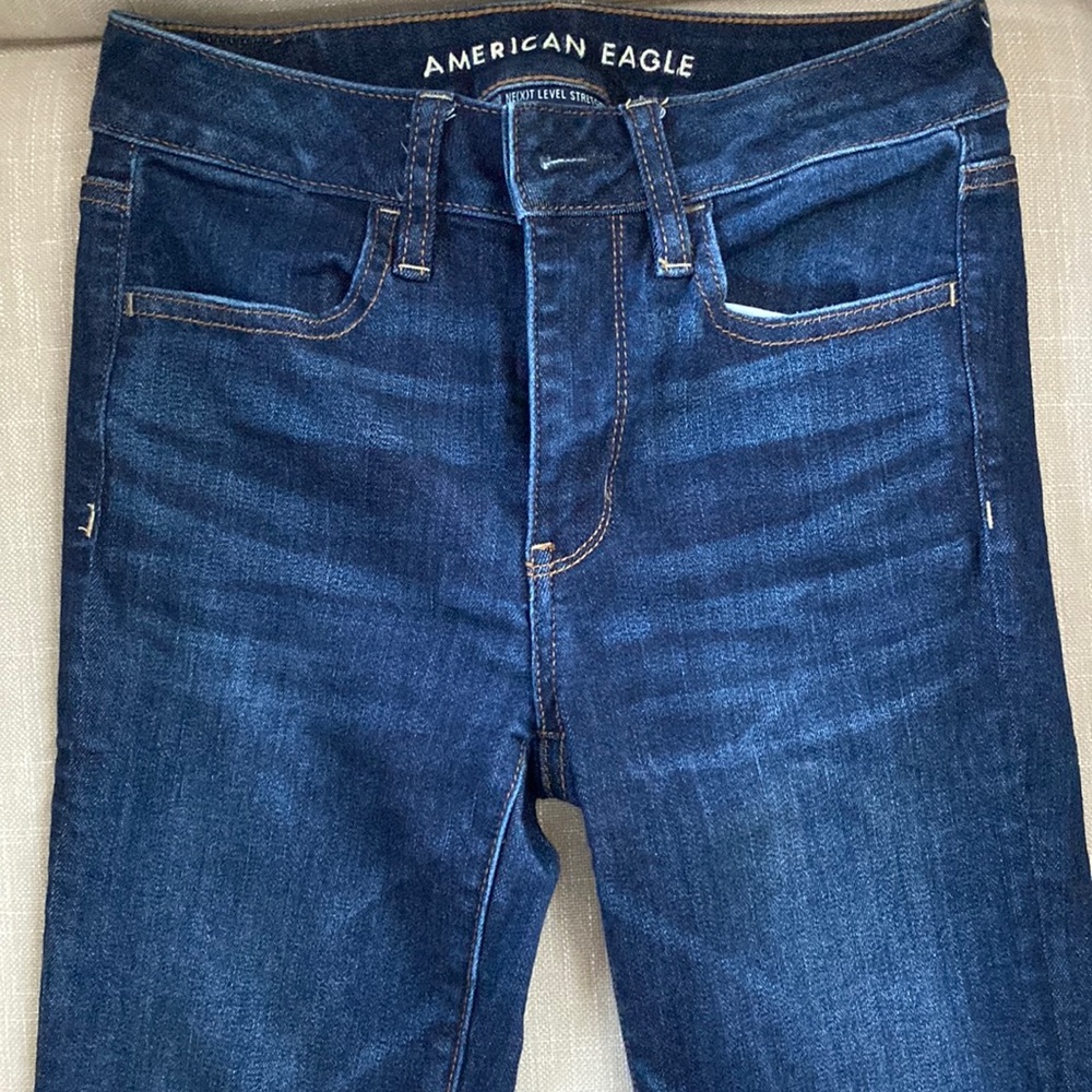 Women’s American Eagle NE(X)T LEVWL STRETCH skinny jeans. Size 2 Long.